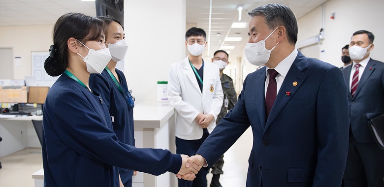 이종섭 국방부장관, 국군수도병원 방문