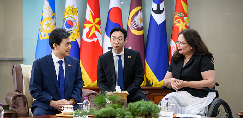 국방부장관, 태미 덕워스(Tammy Duckworth) 미국 상원의원 면담