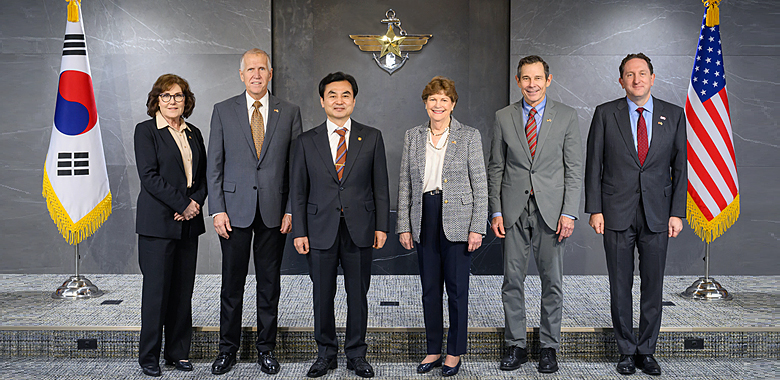 국방부장관, 美 상원의원단 접견