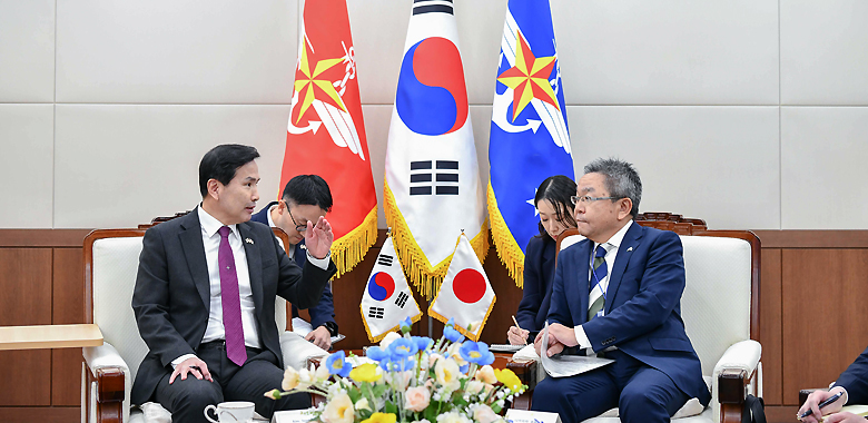 김선호 차관, 日 방위심의관과 회의