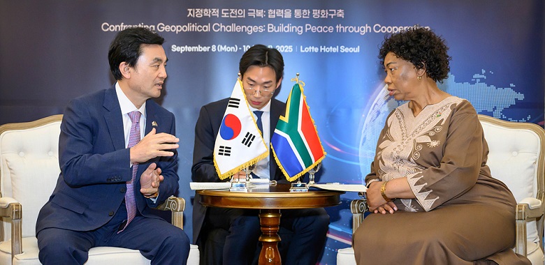 Korea-South Africa defense ministerial meeting held on the sidelines of the 14th Seoul Defense Dialo
