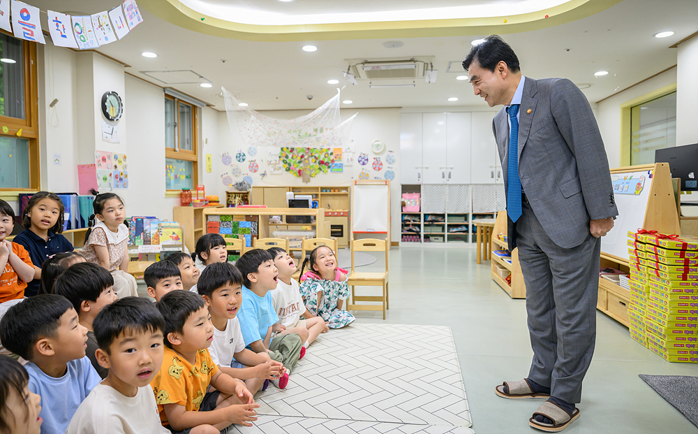 20260528 2)국방부청사 어린이집 방문8.jpg 첨부 이미지