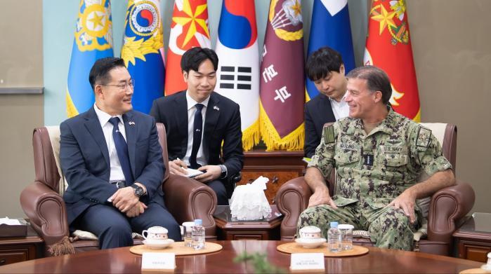 Defense Minister Shin Won Sik met with Admiral Joh