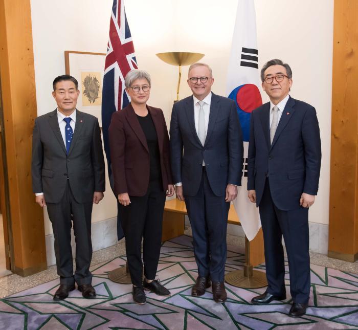 Defense Minister Shin Won Sik called on Australian