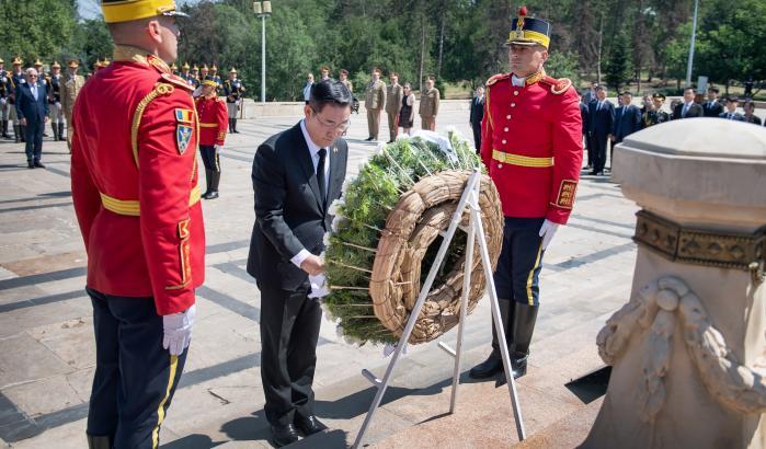  Defense Minister Shin Won Sik lays a wreath at th