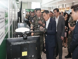 Accelerating the use of data and AI technology in the defense se... 대표 이미지