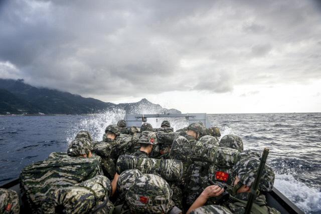 "Defend Ulleungdo Island, whatever the situation!"