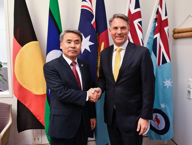 Minister Lee Jong-sup and his Australian counterpa