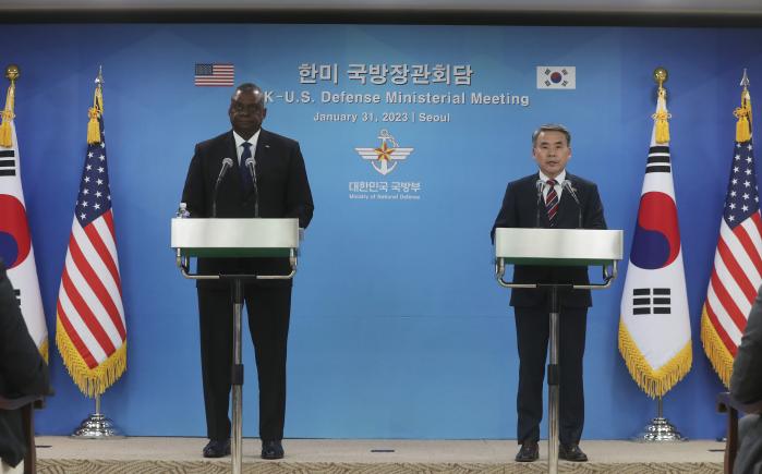 Defense Minister Lee Jong-sup and US Defense Secre